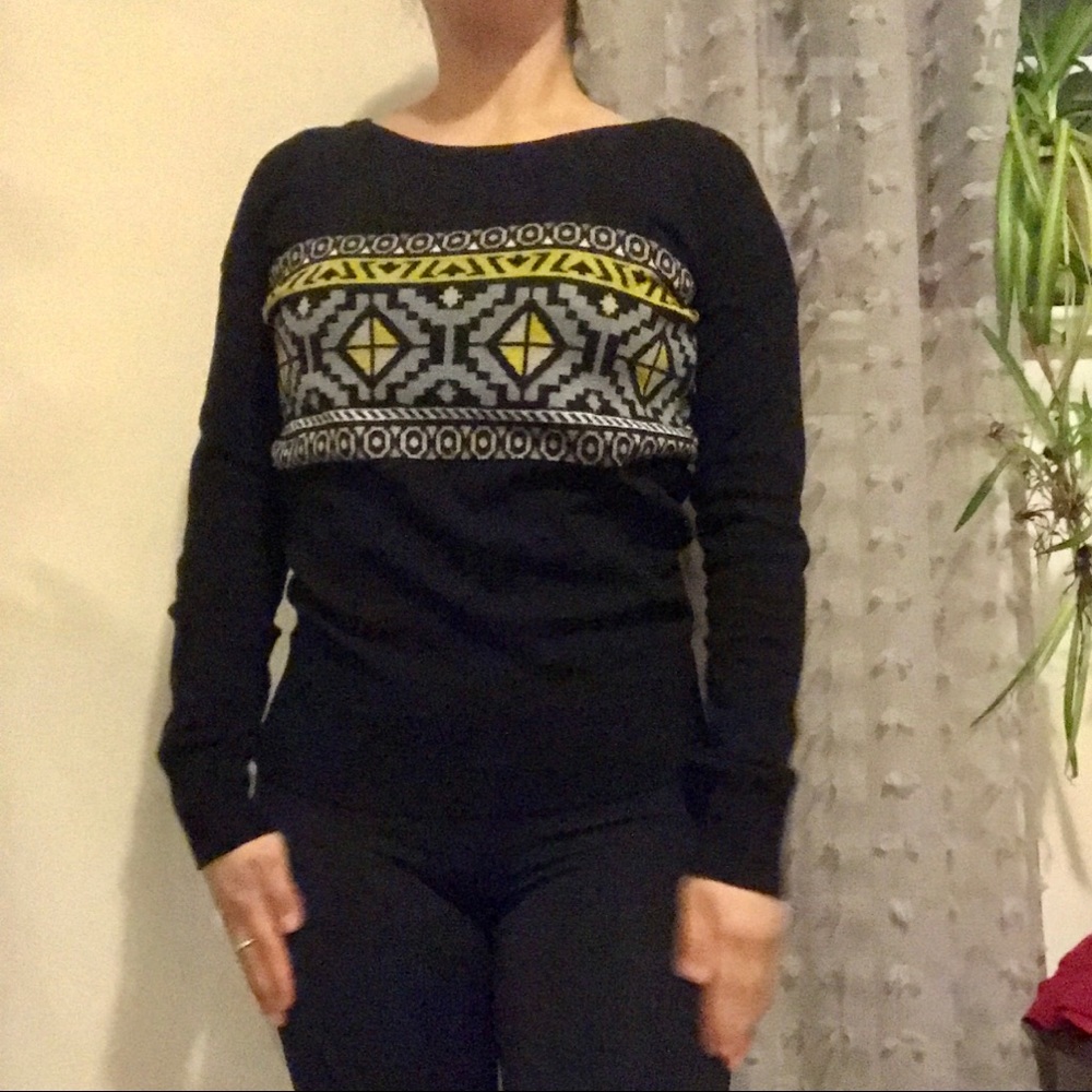 🦋Black Printed Sweater